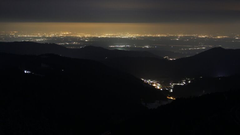 Dieses Bild zeigt eine Webcam-Aufnahme vom Achertal, aufgenommen am Montag, den 17.02.2025 um 21:00 Uhr. Die Temperatur betrug -5.2°C.