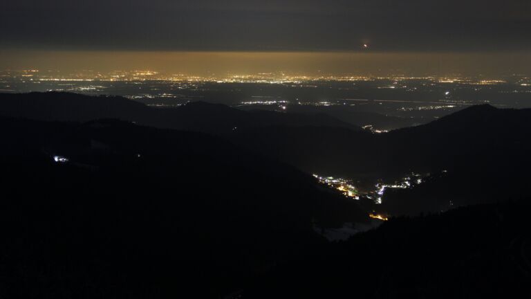 Dieses Bild zeigt eine Webcam-Aufnahme vom Achertal, aufgenommen am Montag, den 17.02.2025 um 21:30 Uhr. Die Temperatur betrug -5.2°C.