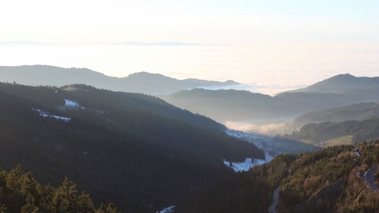 Dieses Bild zeigt eine Webcam-Aufnahme vom Achertal, aufgenommen am Dienstag, den 21.01.2025 um 16:30 Uhr. Die Temperatur betrug 6.3°C.